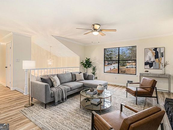 4th image of 8443 Park Ridge Ln