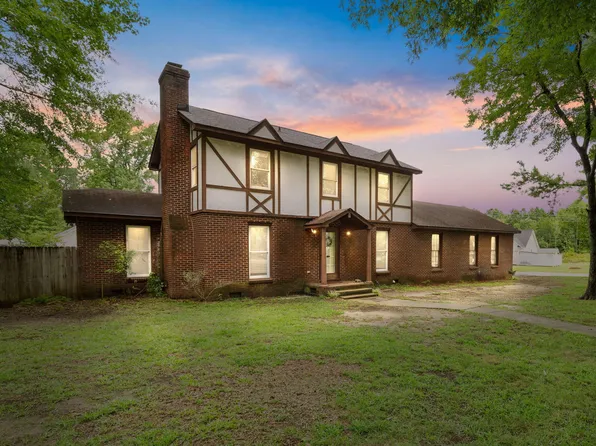 200 Cedarwood Dr, Erwin, NC 28339