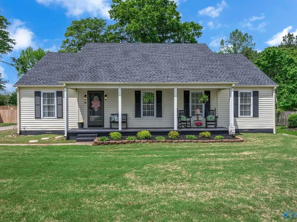 17557 Owens St, Athens, AL 35611