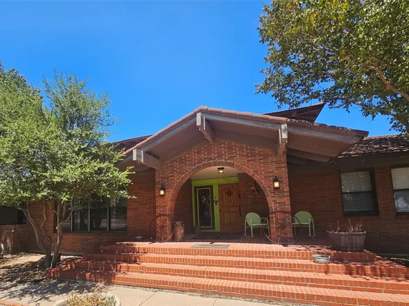 904 W Belknap St, Jacksboro, TX 76458