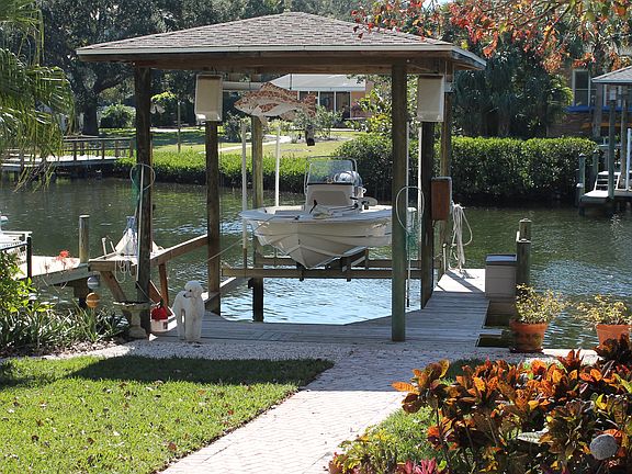 COVERED DOCK WITH LIFT
  