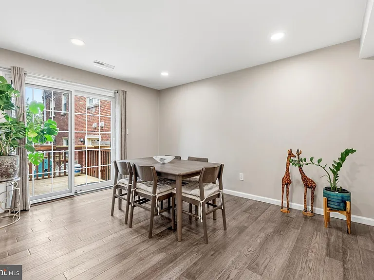 4880 Chevy Chase Dr #133 — Photo 6