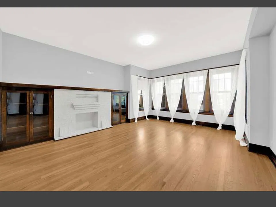 5345 W Montrose Ave #2