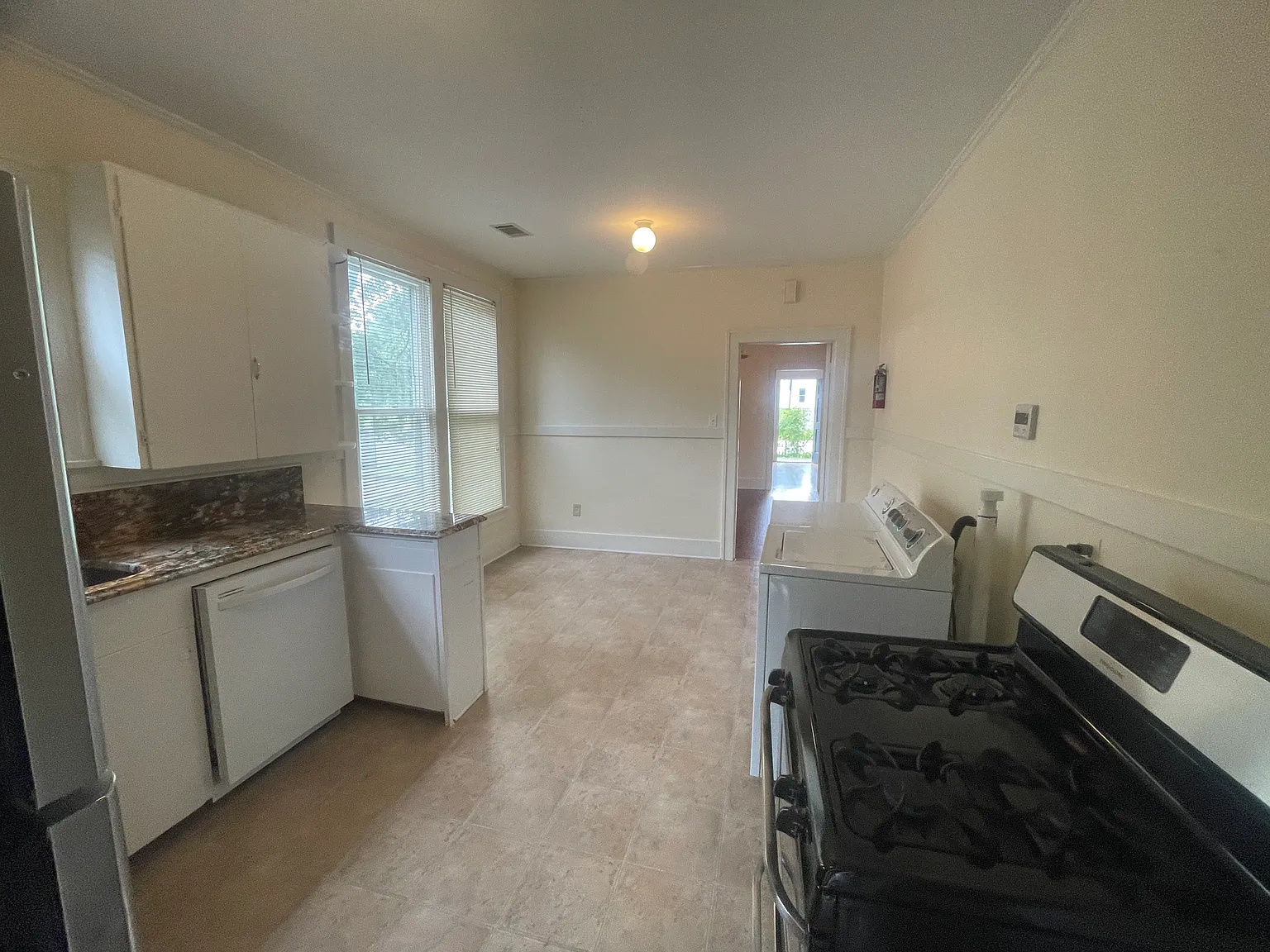 1 bed, 750 sqft, $1,050 — Photo 2