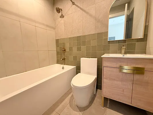Bathroom, photo 1