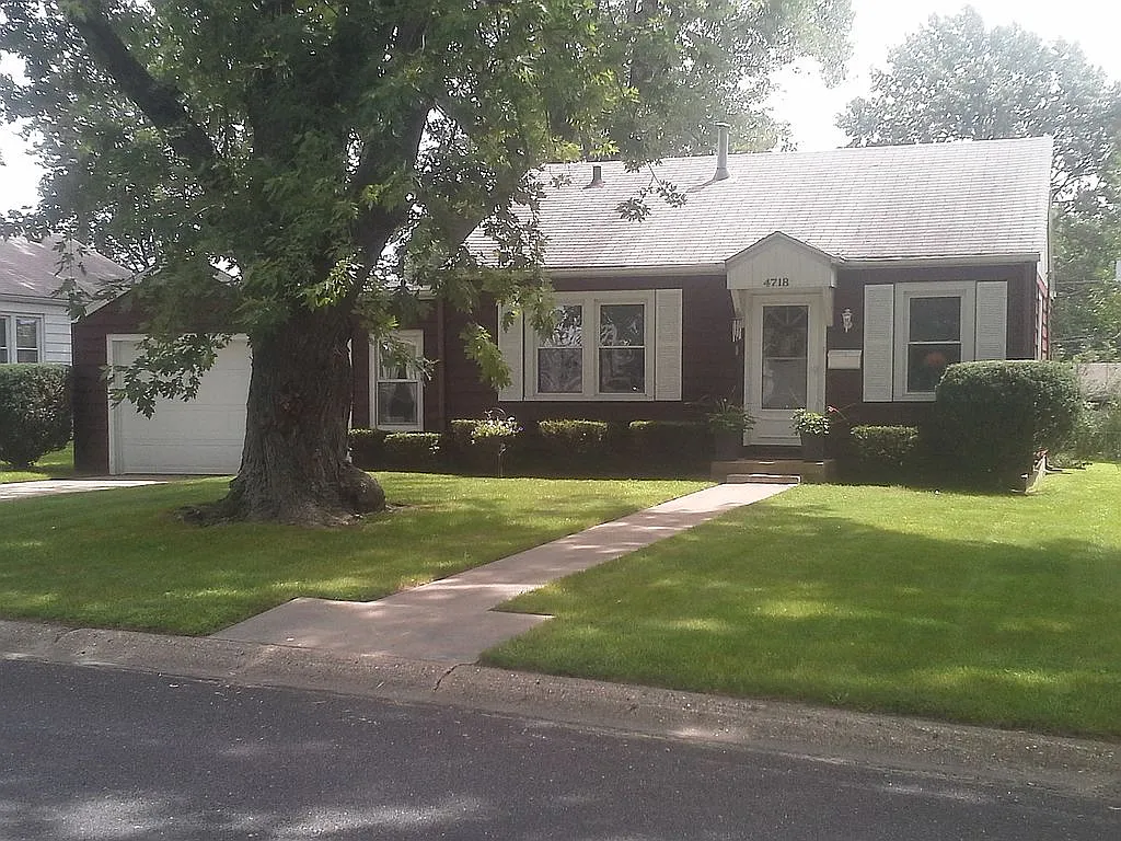 4718 N Edgebrook Dr photo 1