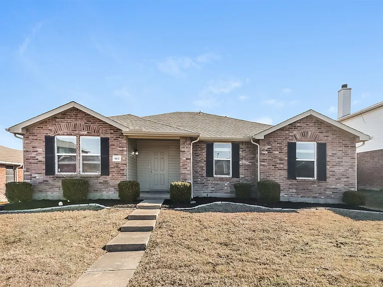 1412 Laurel Ln — Photo 1