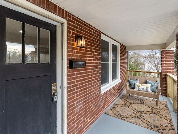 3rd image of 2207 Park Pl