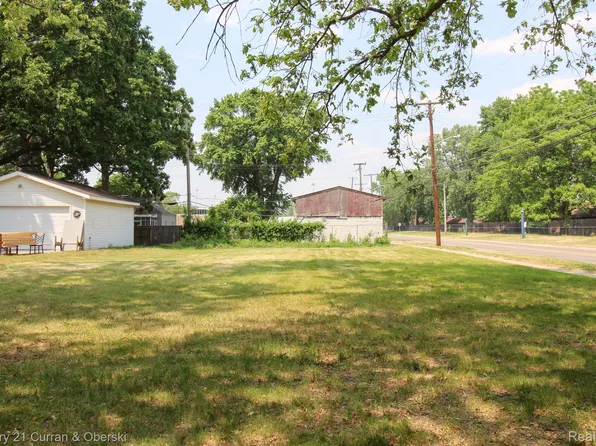 25418 Ross Ave, Dearborn Heights, MI 48125