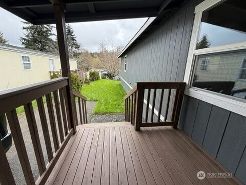 4th image of 175 NE Camelot Drive #175
