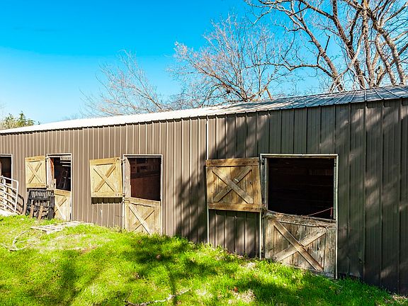 15th image of 655 Cummings Ln