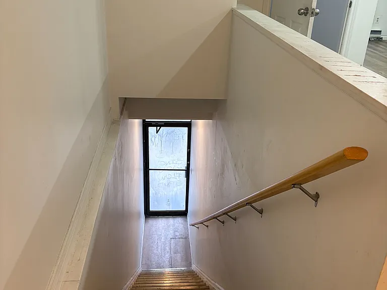 422 Queen St W #UPPER — Photo 1