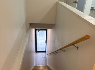 422 Queen St W, Toronto, ON M5V 2A7