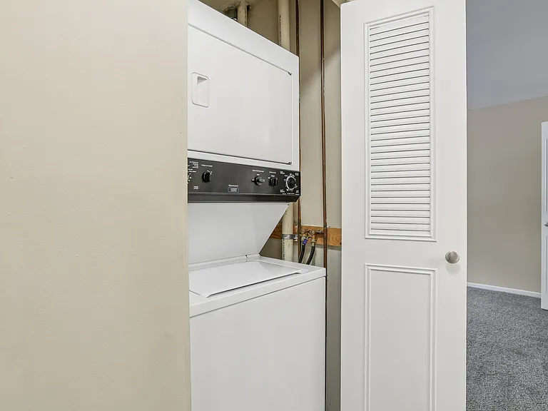 Versailles Apartments — Photo 21