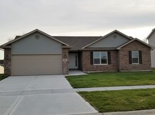 975 S Foxgrove Dr, Coal City, IL 60416