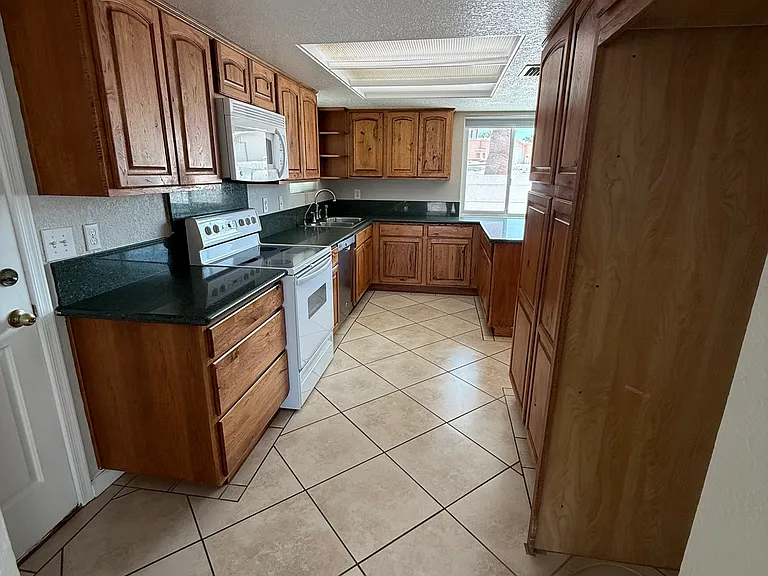2953 Canyon Oak Dr — Photo 14