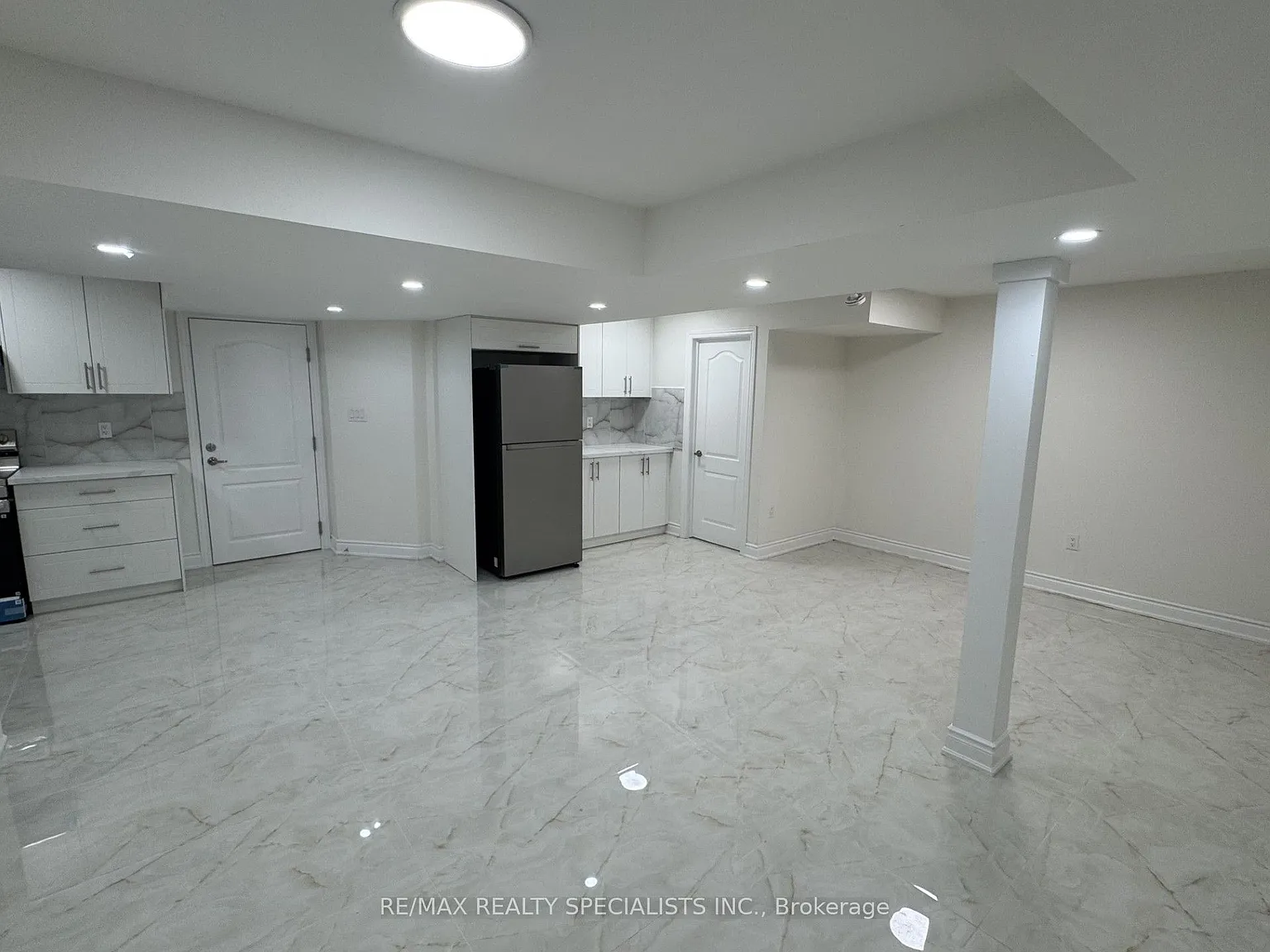3 bed, $2,150 — Photo 2