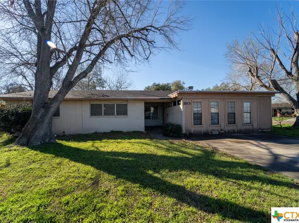 1901 E Mimosa Ave, Victoria, TX 77901