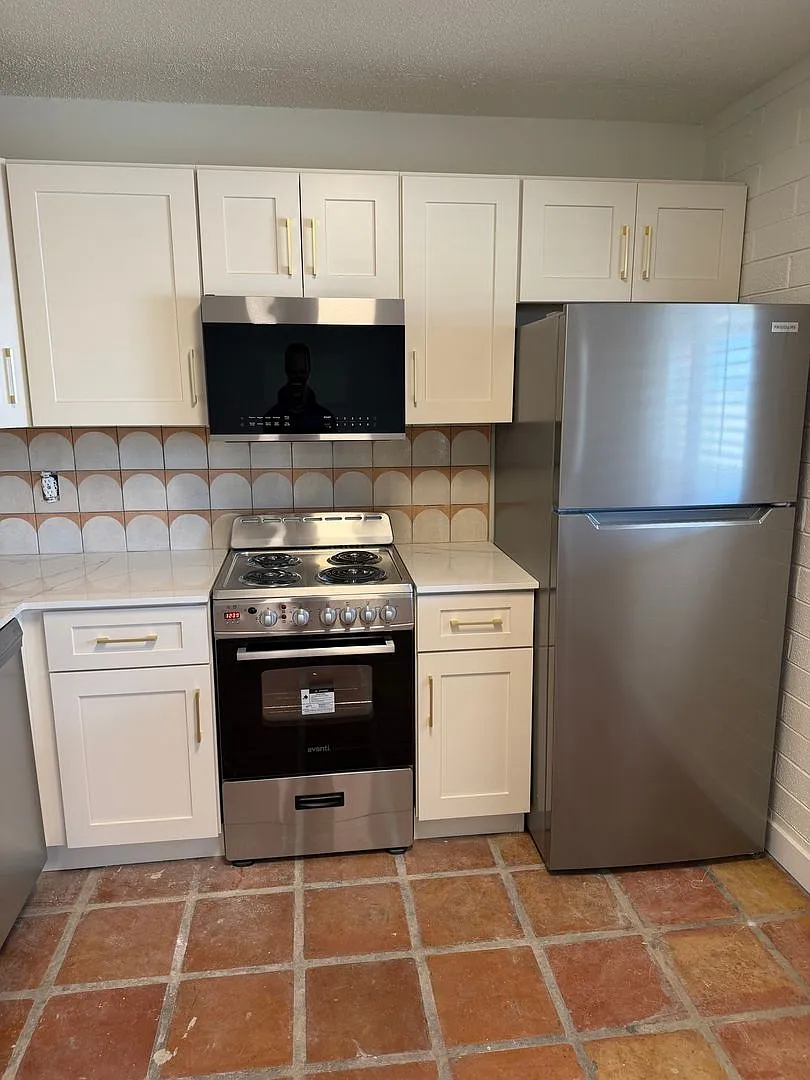 1867 E University Dr — Photo 2