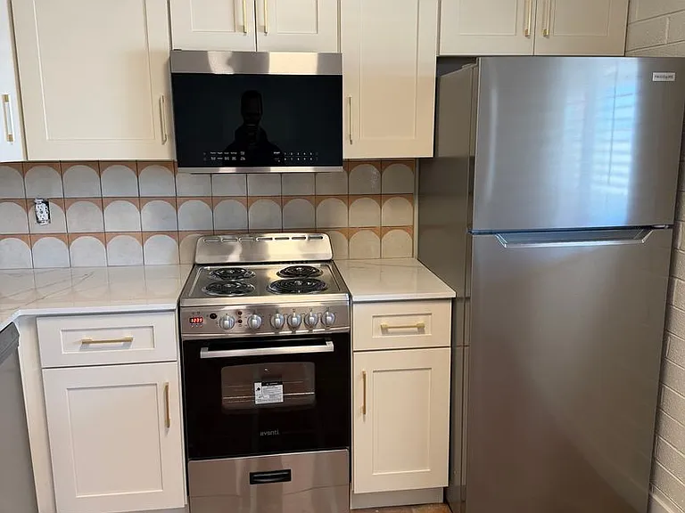 817 S Melody Ln — Photo 2