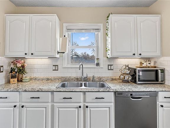 5th image of 2209 NE Gaddy Rd