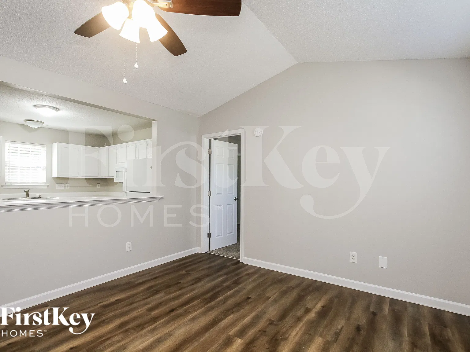 3 bed, 2.0 bath, 1183 sqft, $2,035 — Photo 2