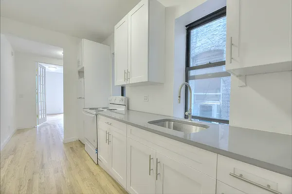 Rented by Farside Realty LLC | media 5