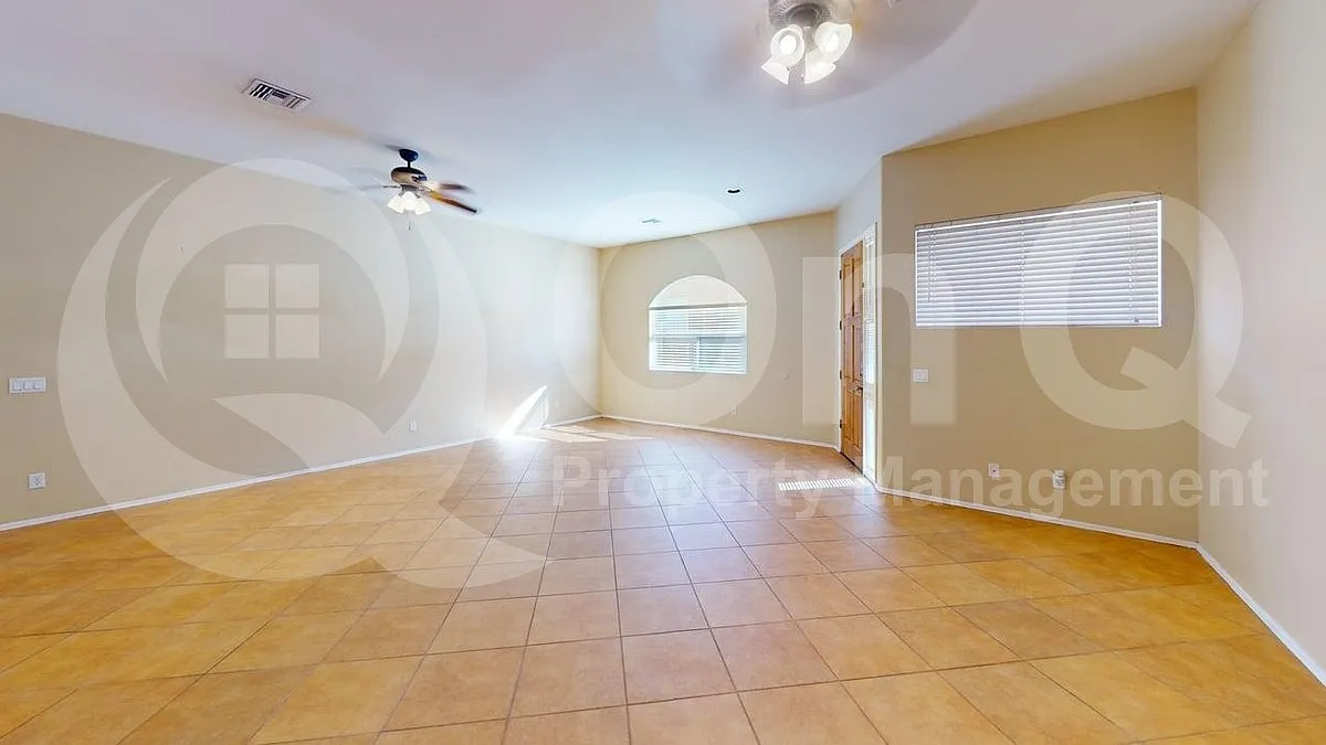 3 bed, 2.0 bath, 1601 sqft, $1,799 — Photo 3