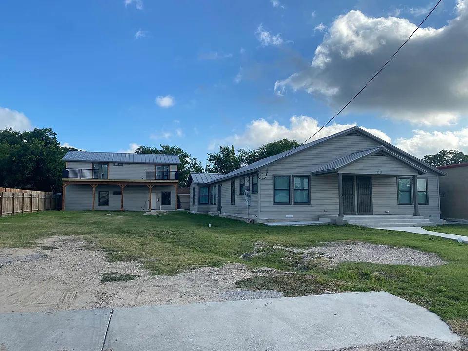 2215 Cincinnati Ave #201