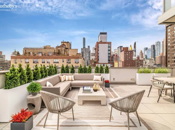 300 East 23rd Street 14C image 3 of 11
