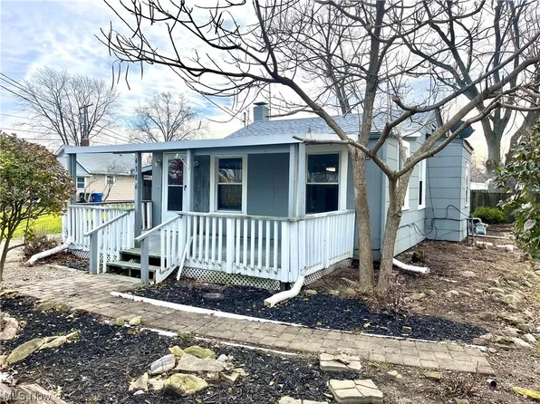 4386 E Lake Rd, Sheffield Lake, OH 44054