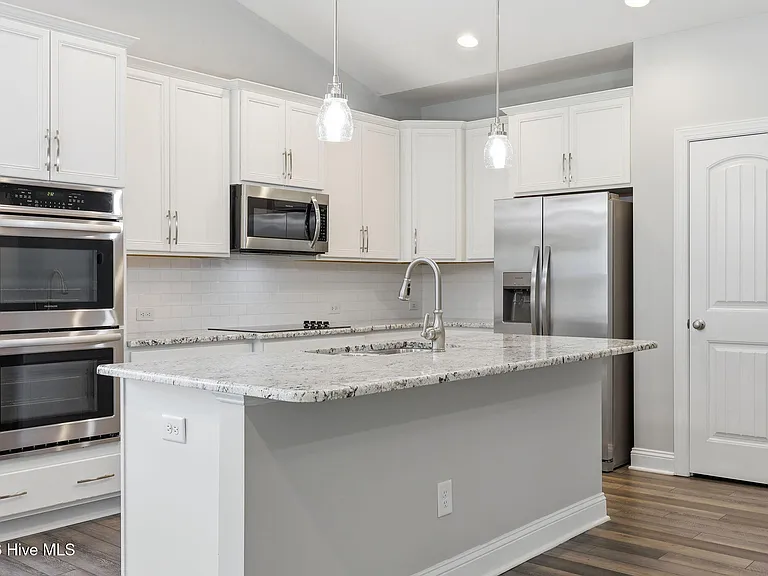 511 Pondpine Ln — Photo 11