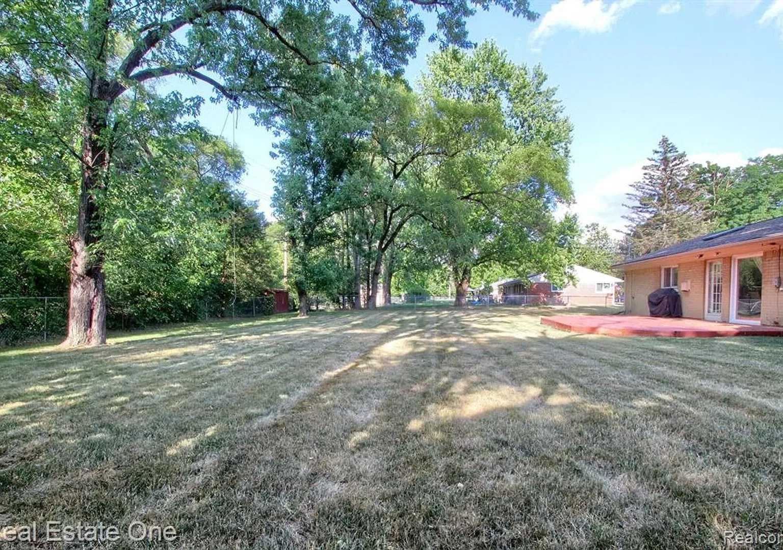 Updated 3 Bedroom Ranch — Photo 2