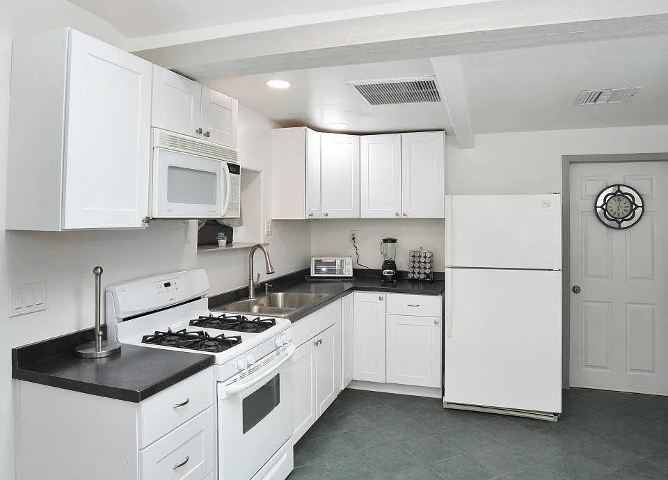 901 W Calle Ramona #2