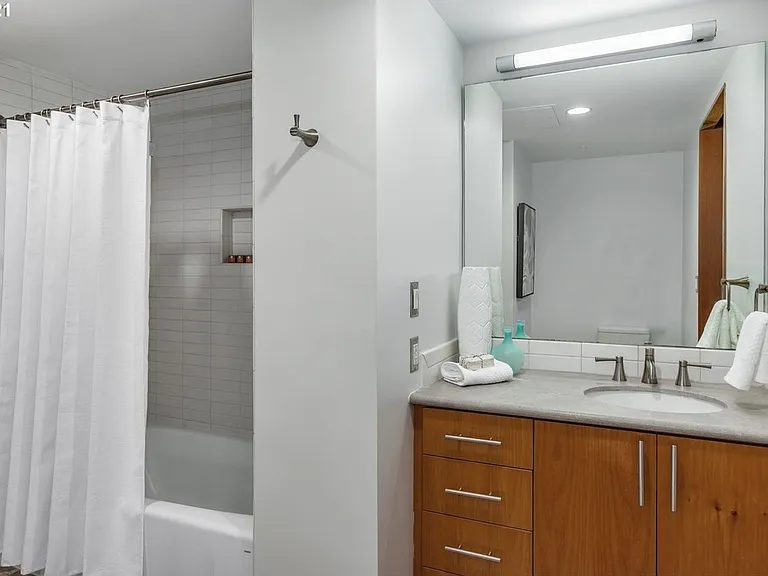 4216 N Mississippi Ave #208 — Photo 13