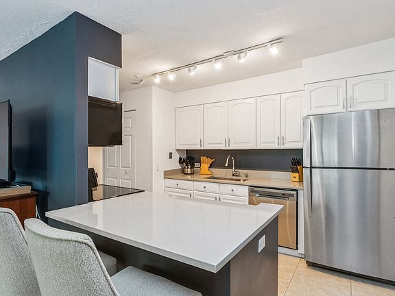 5th image of 1143 S Plymouth Ct APT 506
