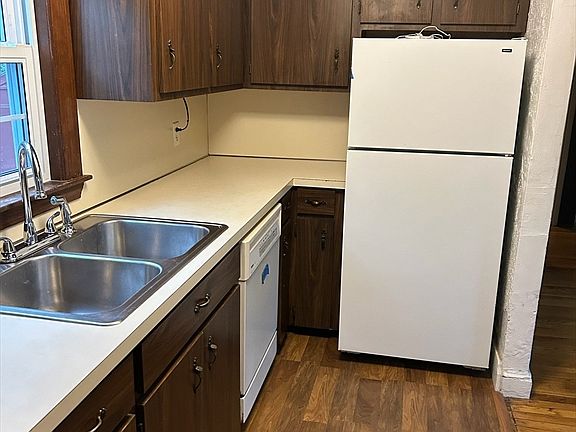 5th image of 56 Ekstrom Cir
