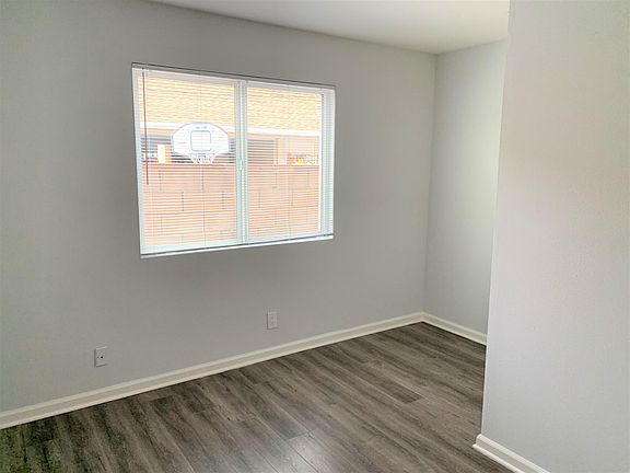 5th image of 14718 Sylvan St APT 104
