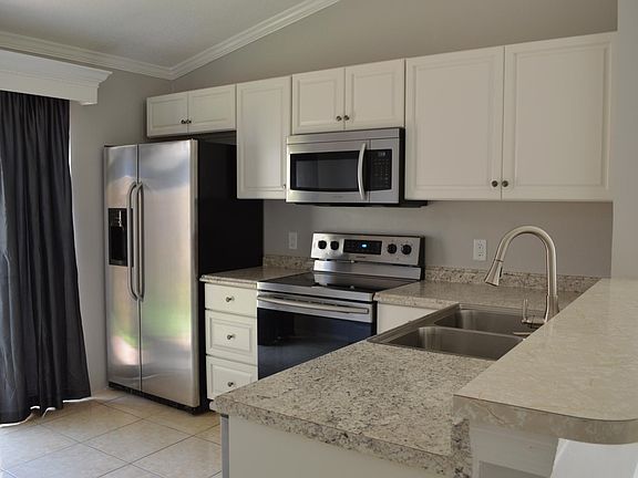 3rd image of 1426 Daniels Cove Dr