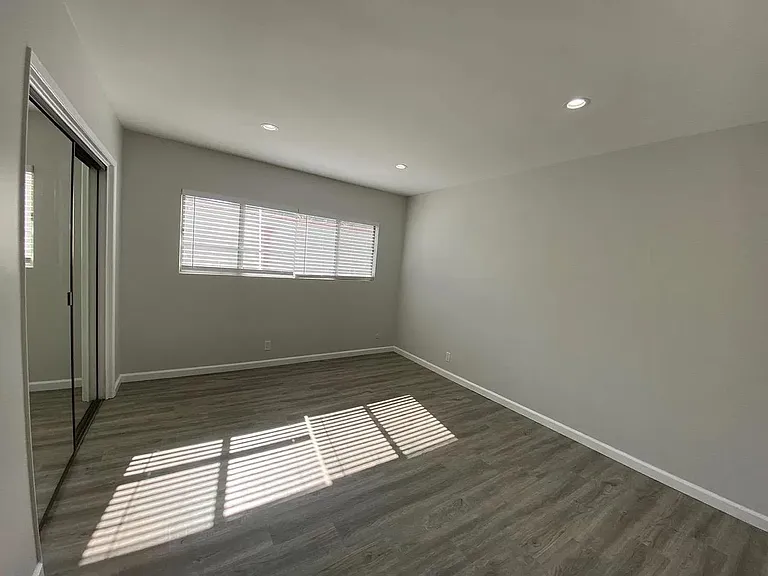 148 S Hayworth Ave #7 — Photo 3