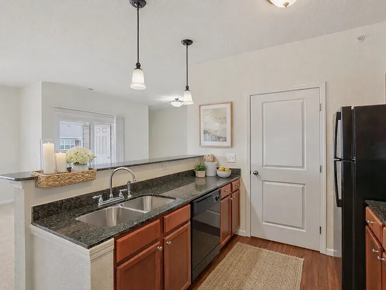 Burkart Crossing Apartments — Photo 4