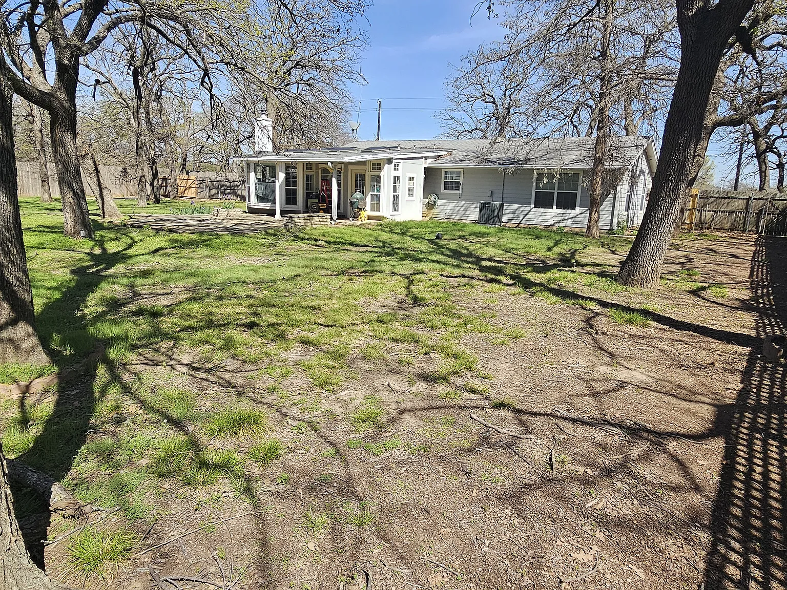 3 bed, 1.5 bath, 1450 sqft, $2,000 — Photo 2