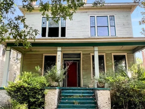 828 E Henry Street, Savannah, GA 31401
