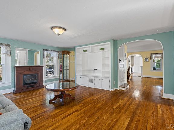 3rd image of 310 S Maiden Ln