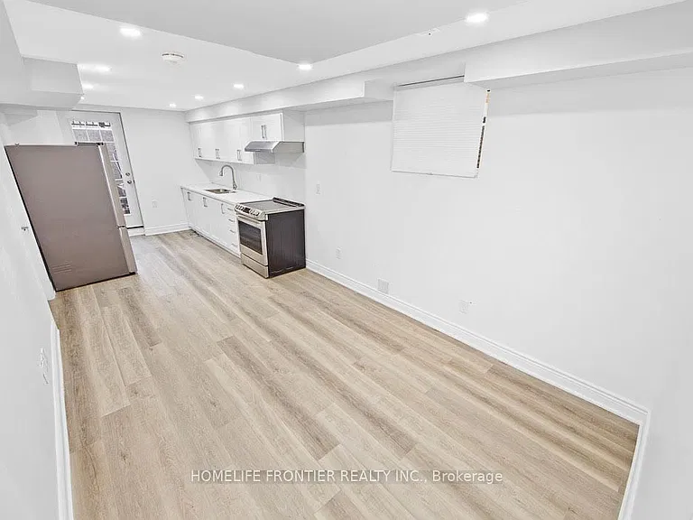 669 Armstrong Blvd #LOWER — Photo 4