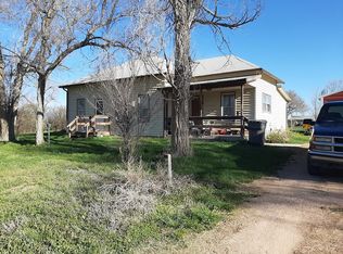 212 W 5th St, Oelrichs, SD 57763