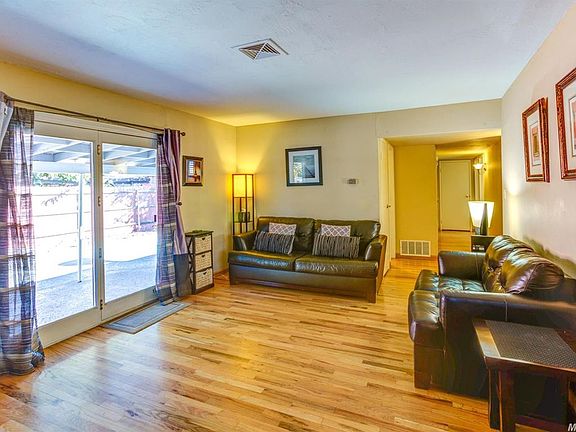 2nd image of 831 San Lucas Ave