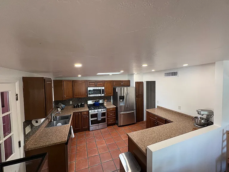 8518 E Hawthorne St — Photo 9