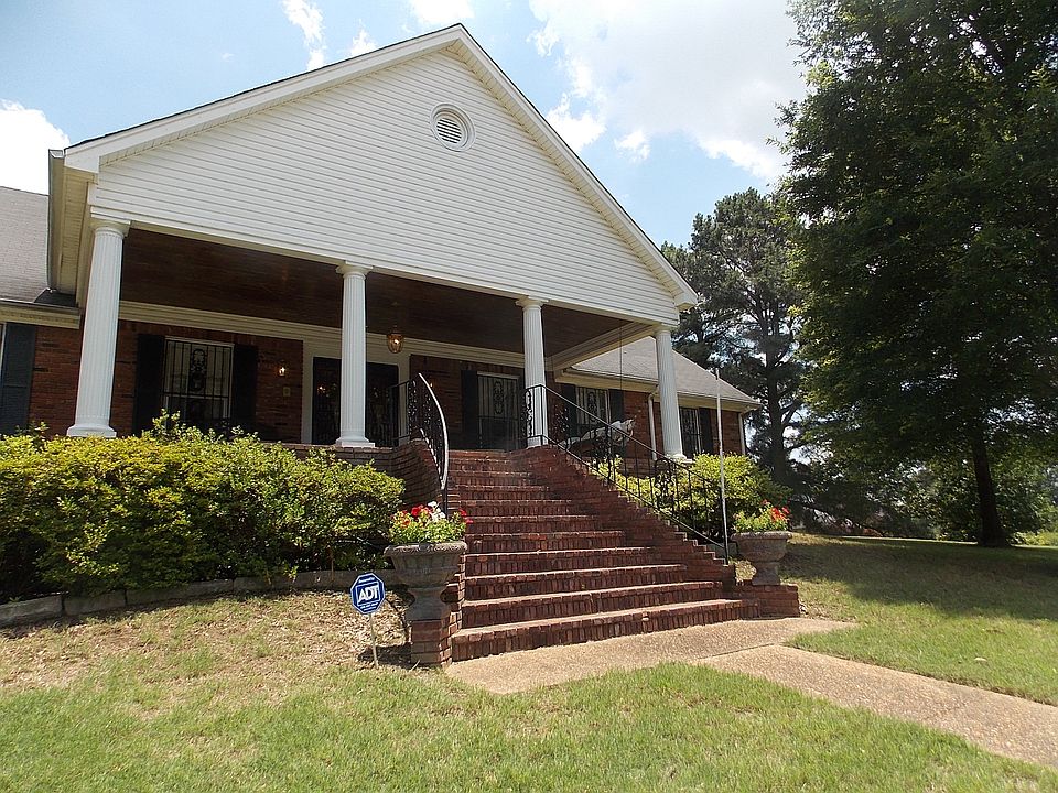 1st image of 1484 Yorkshire Dr