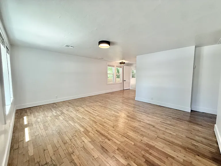 721 E Brooks St — Photo 6